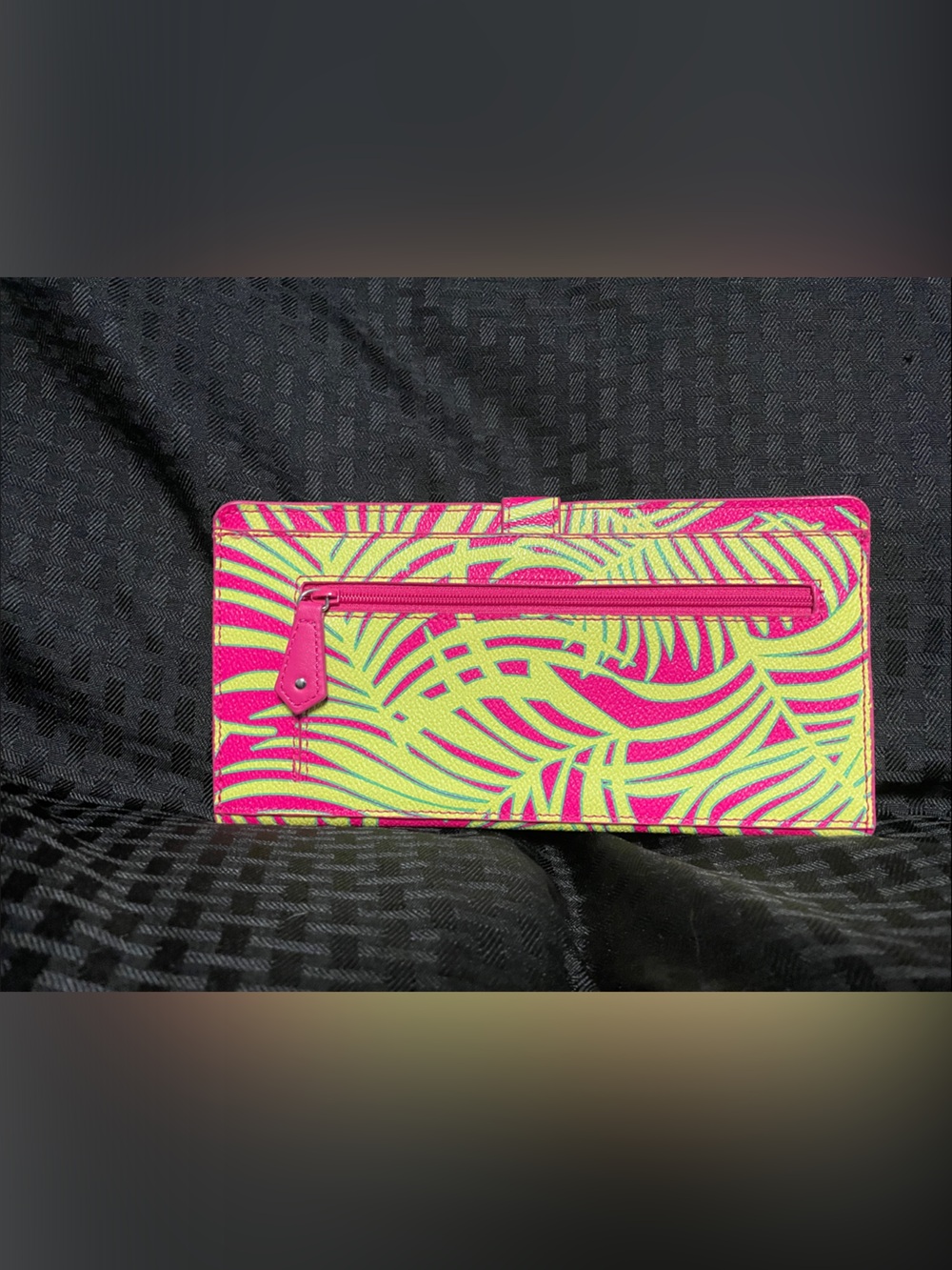 Vera Bradley Pink & Lime Palm Print wallet/ like new - Picture 4 of 5